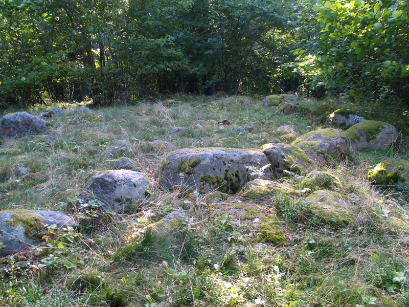 Hautalatomus, Raasepori Karjaa Brobacka